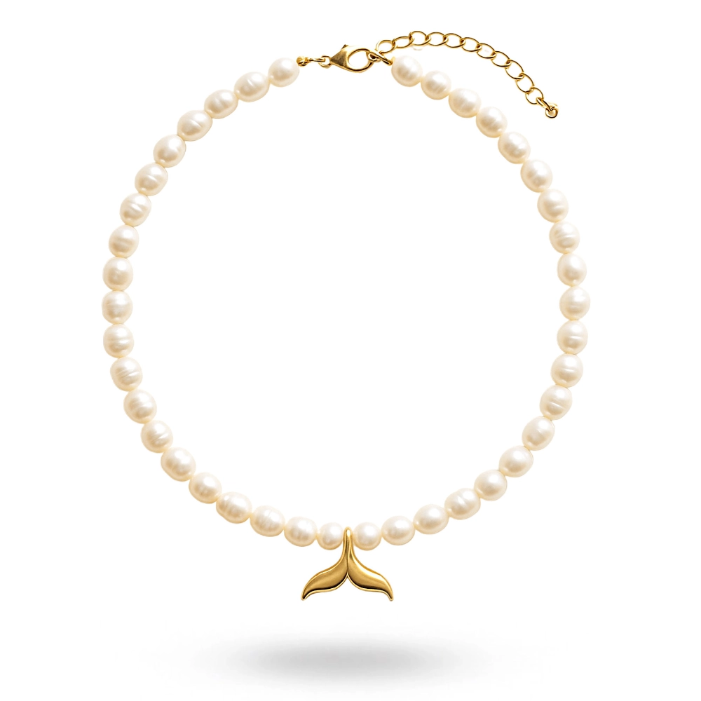 گردنبند مرواریدی با پلاک طلای دم نهنگ کد 100137 گردنبند مرواریدی با پلاک طلای دم نهنگ کد 100137