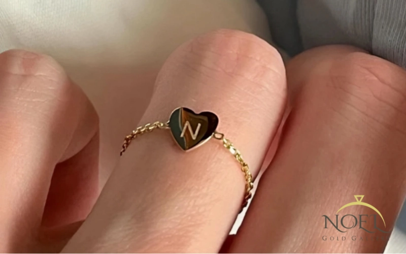 انگشتر زنجیری طلا با پلاک قلب و حرف دلخواه کد 100141