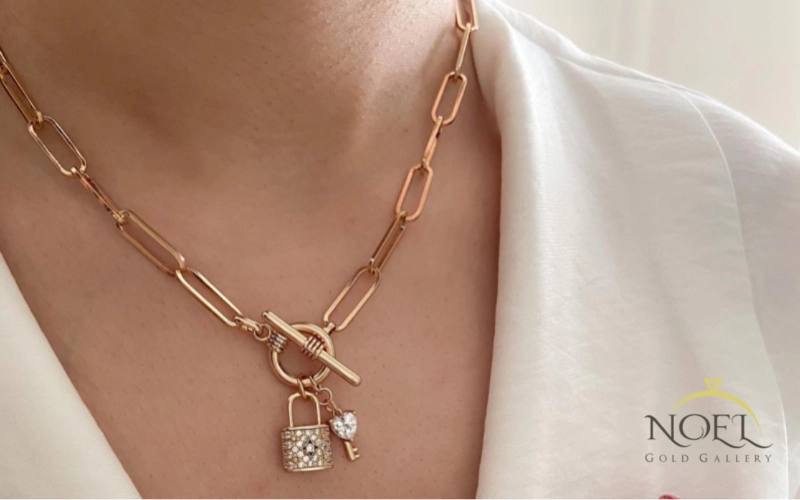 نماد قفل و کلید در طلا